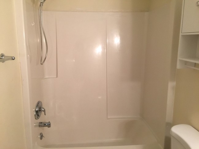 Upstairs Full bath - 503 Center St