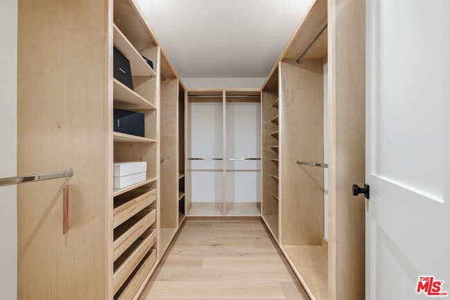 Building Photo - 4525 Greenbush Ave