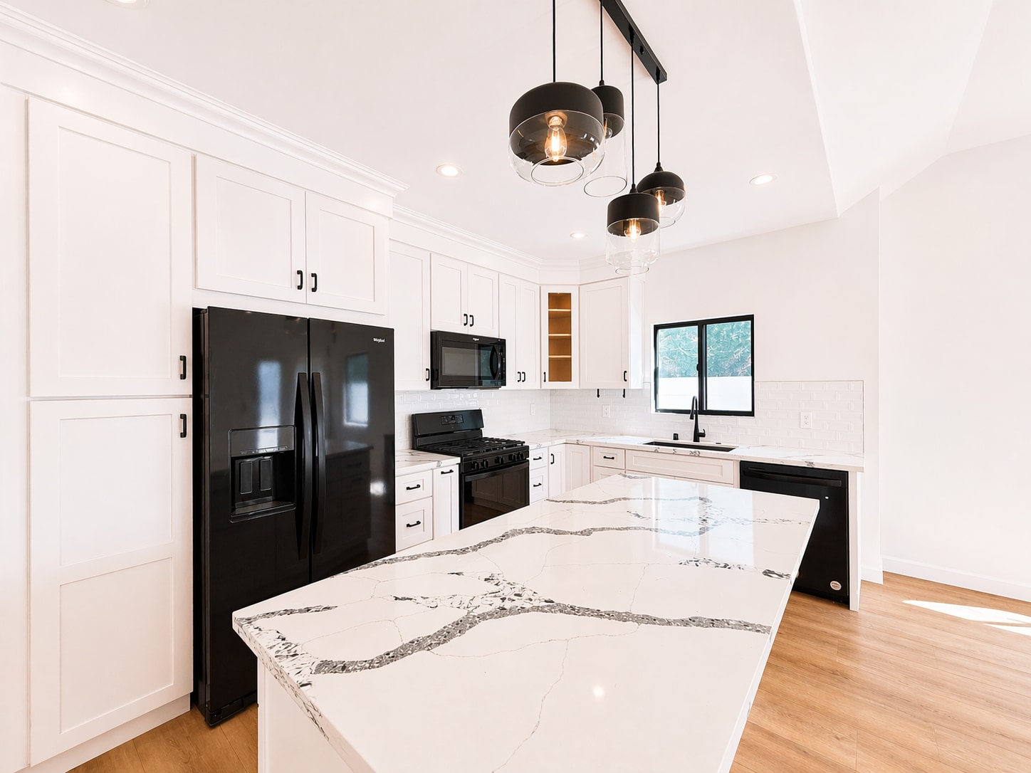 Building Photo - 818 N Genesee Ave