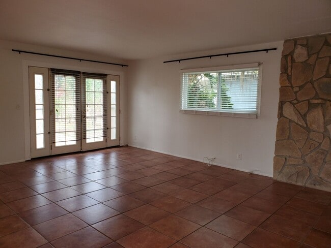 Building Photo - PRIVATE 3 bed/3 bath HOME + Office. NO OTHER UNITS ON PROPERTY.