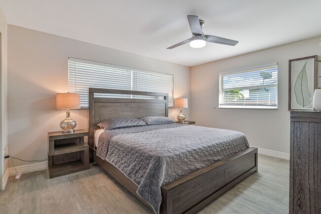 Building Photo - ** Charming Villa in Bonita Springs ~ Completely Renovated ~ Furnished ~ 1 Car Garage **