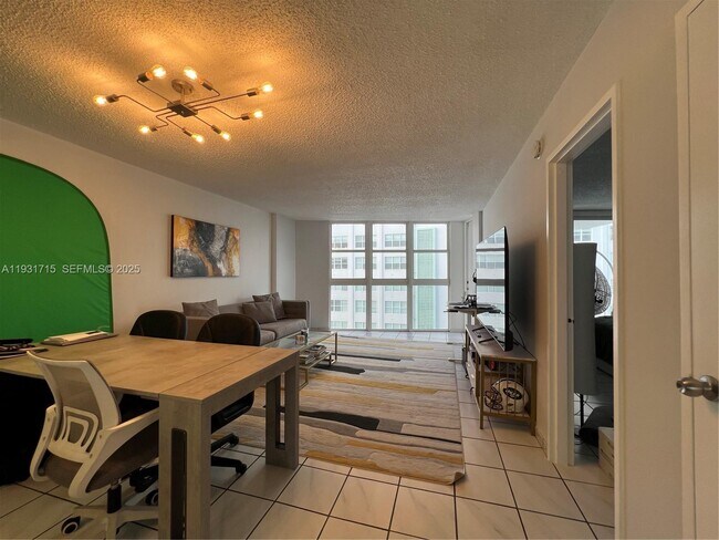 Building Photo - 1228 West Ave