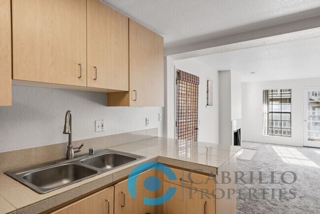 Building Photo - 3975 Hortensia St