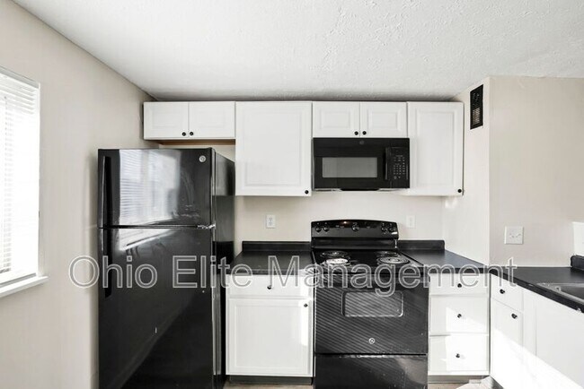 Building Photo - 3605 Cushing Dr