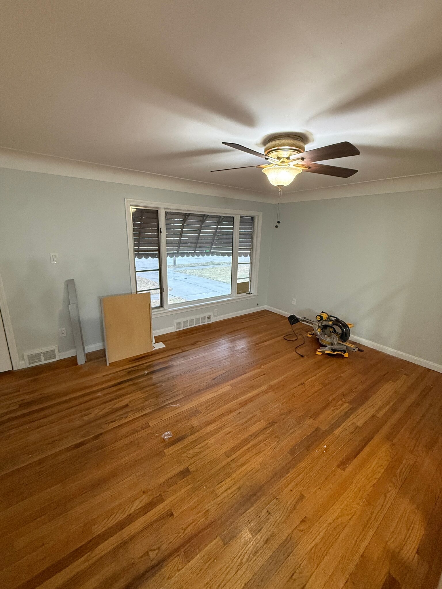 living room - 4185 Eastway Rd