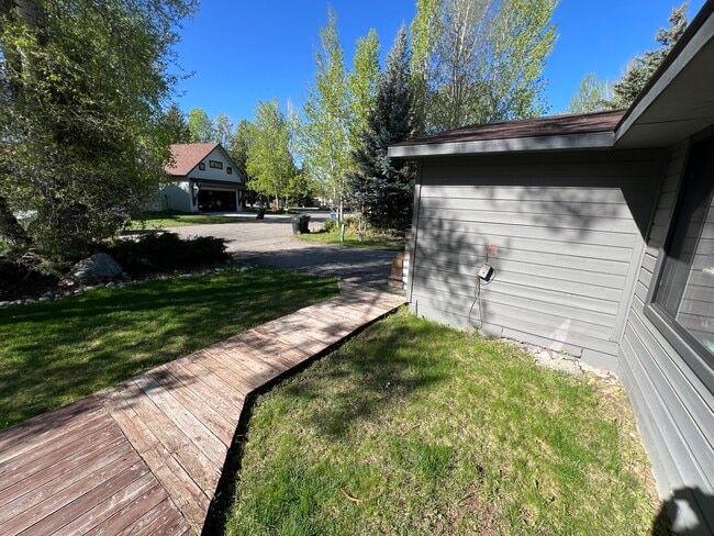 Building Photo - 2063 Corner Creek Ln