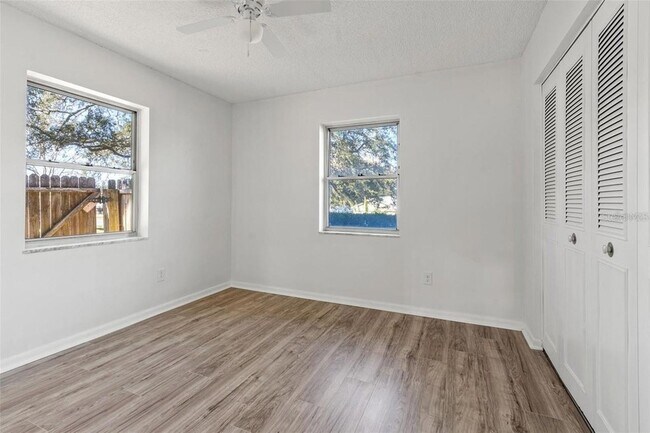 Building Photo - 7370 Holiday Dr