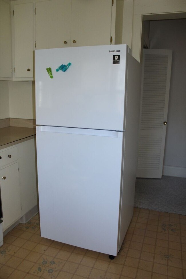 Building Photo - Fully Furnished!