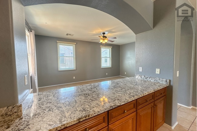Building Photo - 3Bed/2.5Bath Three-Story Townhouse in Vistancia! Ready for Immediate Move-In! – 2 CAR GARAGE!