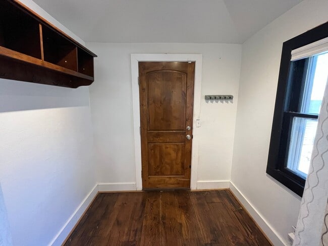 Building Photo - 217 Nw 22. 3 bed. 2 bath, 1 car garage w/ ...