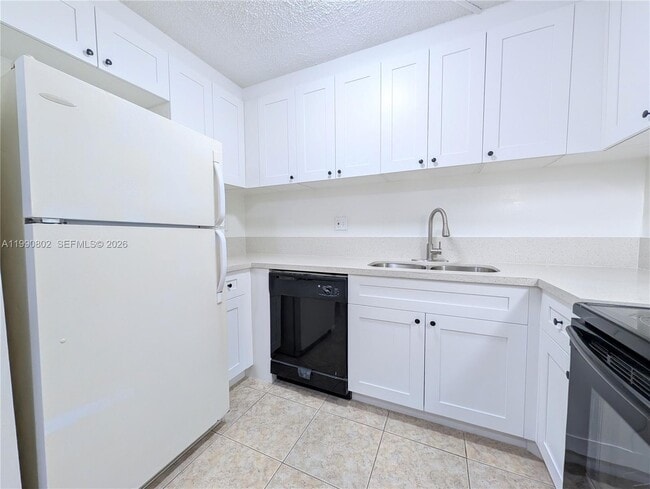 Building Photo - 11394 Royal Palm Blvd