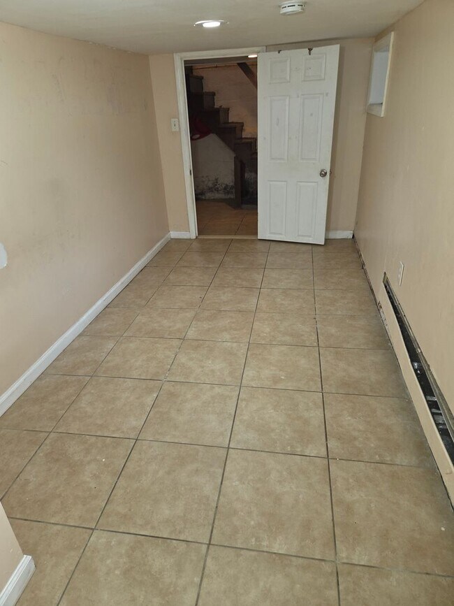 Building Photo - 24 Valley St