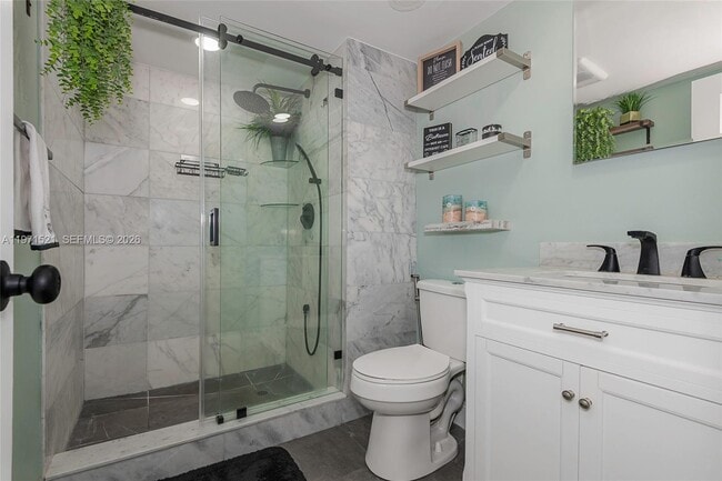 Building Photo - 9811 N Hollybrook Lake Dr