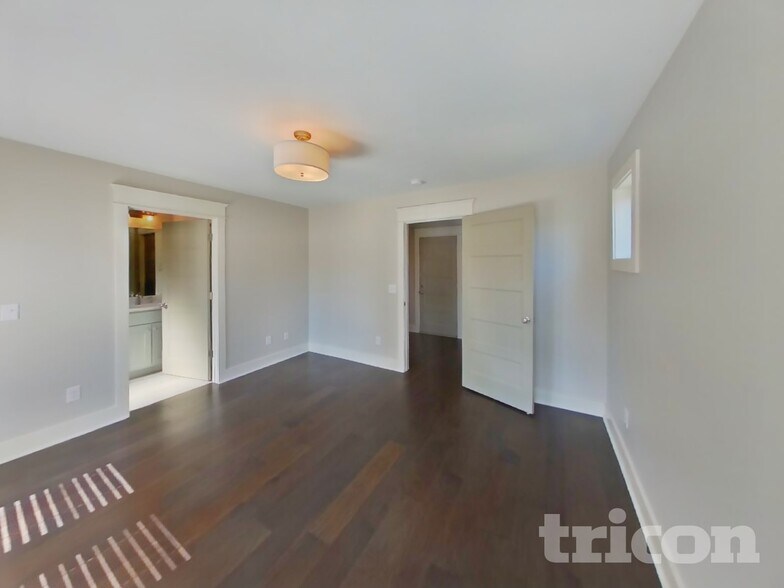 Building Photo - 1257 Hillwood Private Cove