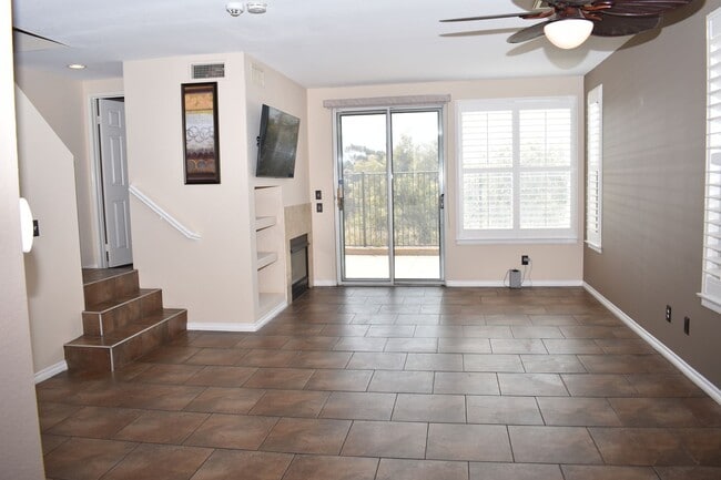 Building Photo - 3 bd 2.5 ba, Condo With Community Pool (Chula Vista, 91910)
