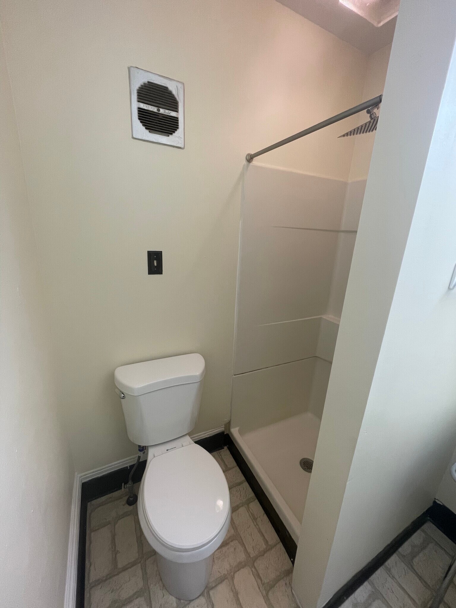 Building Photo - 86 Elm St