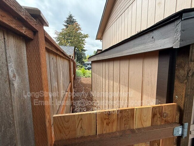 Building Photo - 1634 SW Knollbrook Pl