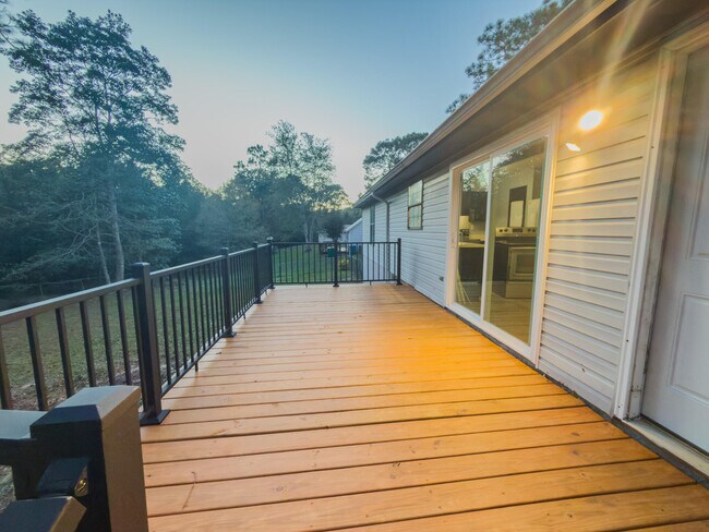 Building Photo - 209 Pinoak Ct W