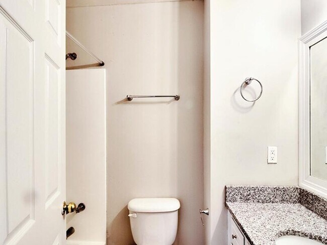 Building Photo - 202 Ellis St