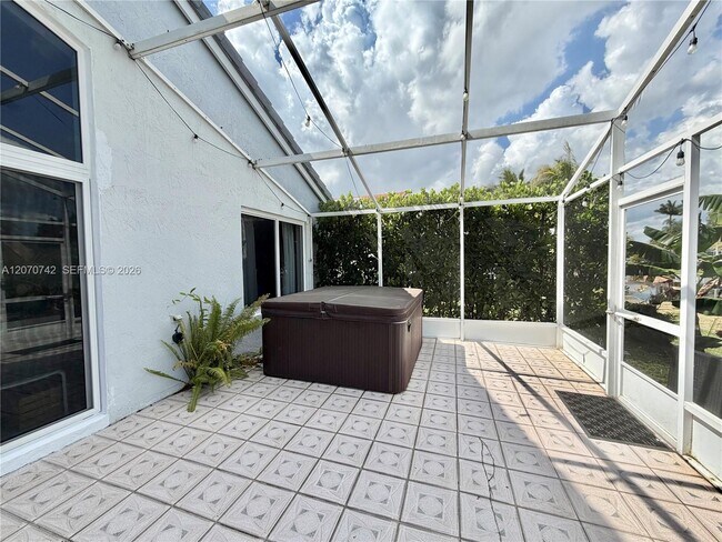 Building Photo - 415 NW 165th Ave