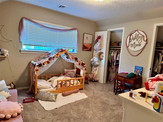 Building Photo - 28903 Twisted Oak Dr