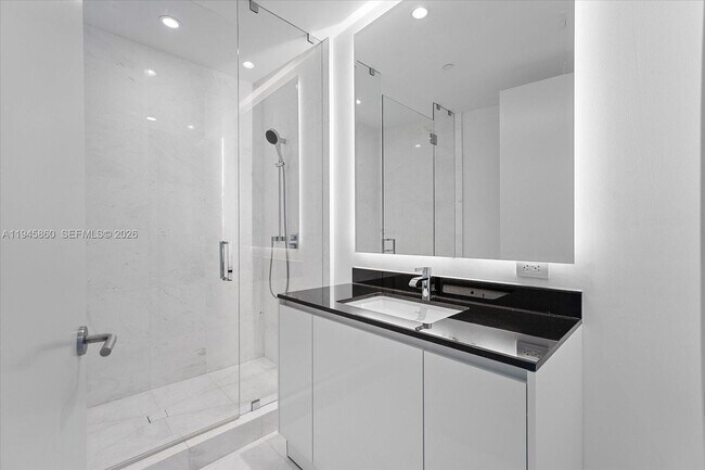 Building Photo - 18555 Collins Ave