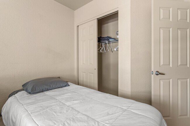 Building Photo - Furnished 3 Bedroom close to Downtown Tucson Pima West and U of A