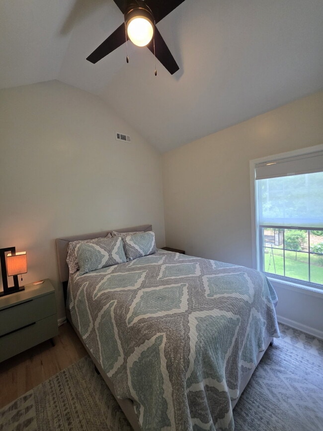 Building Photo - Stylish modern 2 story on a spacious 1 acre lot in Sharpsburg - avail Sept 1st.