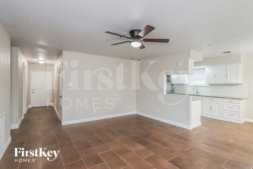 Building Photo - 10819 Sagewind Dr