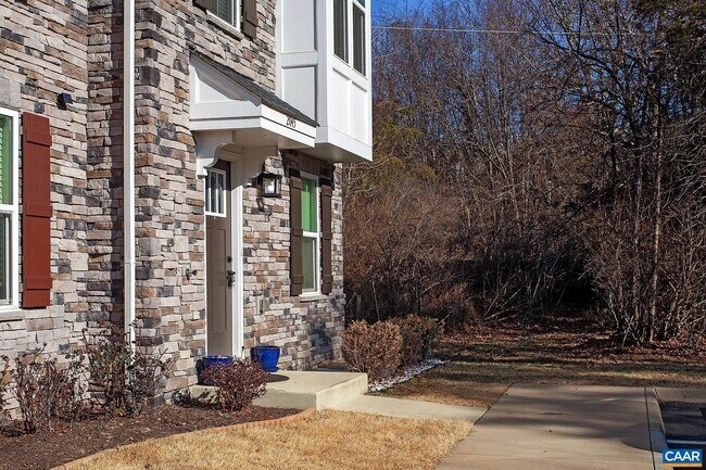 Building Photo - 2045 Landon Ln