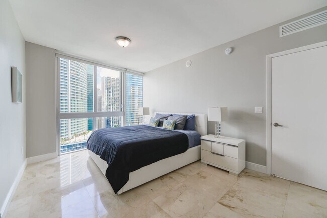 Building Photo - 485 Brickell Ave