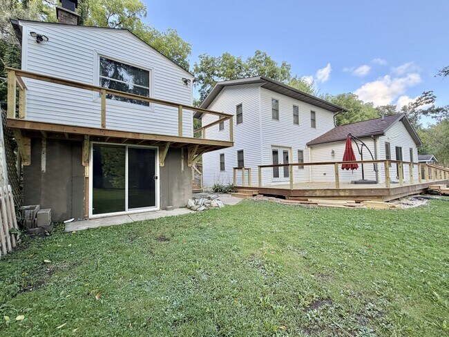 Building Photo - 4775 N River Rd