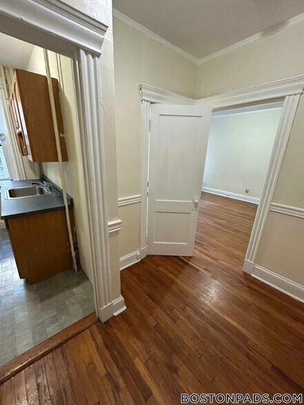 Building Photo - 360 Riverway
