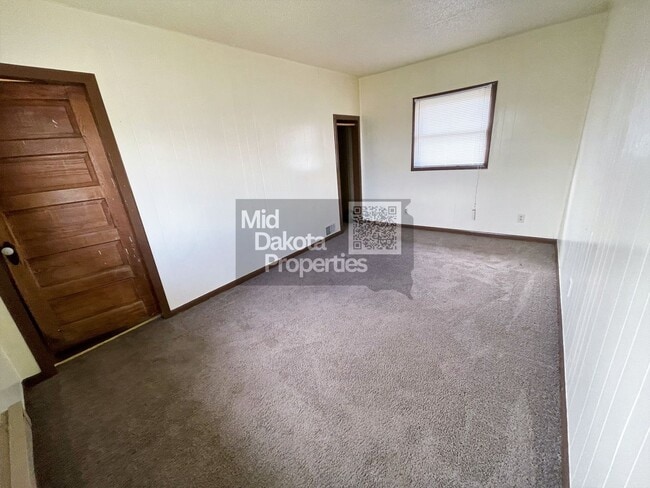 Building Photo - 601 S Lawler- 2 Bedroom House