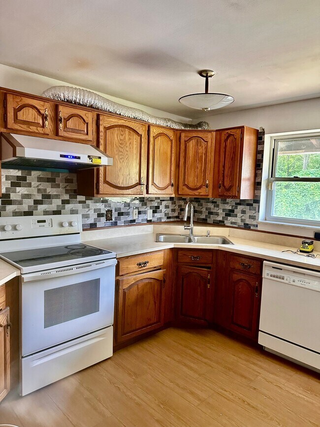 Building Photo - 2498 Garrison Dr