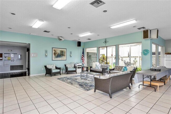 Building Photo - 425 Windrush Bay Dr