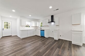 Building Photo - 2914 Wheeler Ave