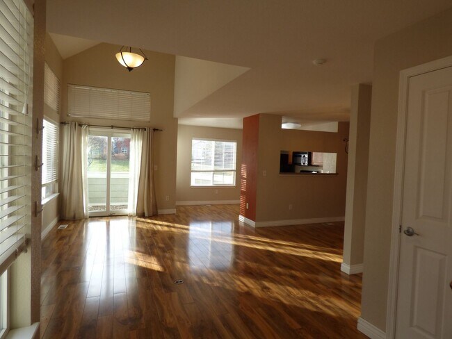 Building Photo - 805 Summer Hawk Dr