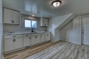 Building Photo - 2213 S 74th St