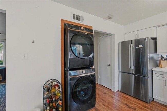 Building Photo - 899 Holborn Ct