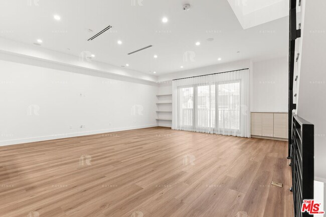 Building Photo - 1541 1/2 Hi Point St