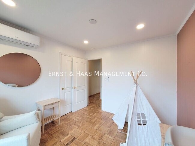 Building Photo - 2054 Pattiz Ave