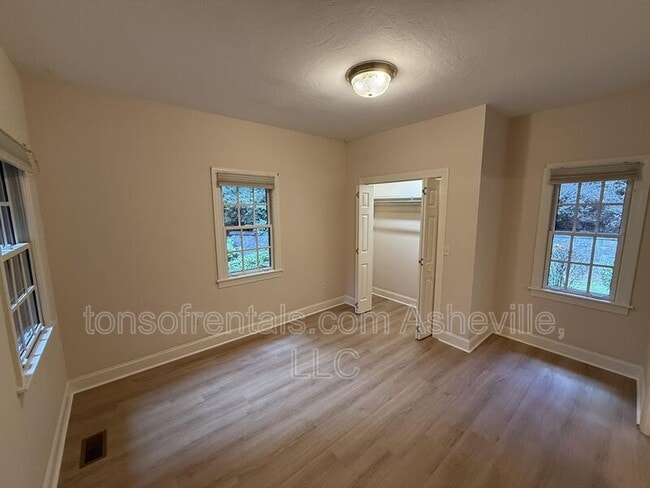 Building Photo - 6 Tiburon Pl