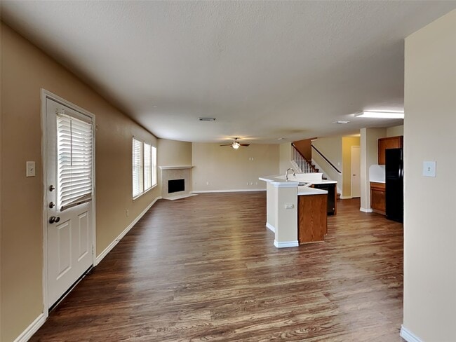 Building Photo - 226 Golden Oak Dr