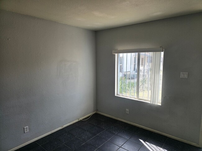 Building Photo - pm0502