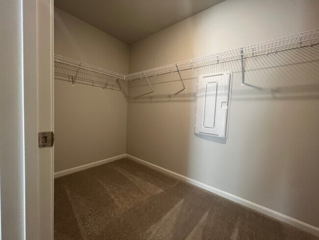 Building Photo - 717 Pine Warbler Ln