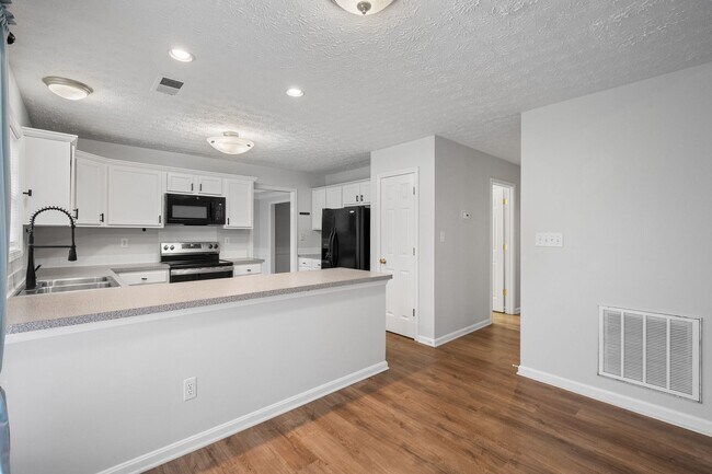 Building Photo - Beautifully Renovated Home in Worthington Place