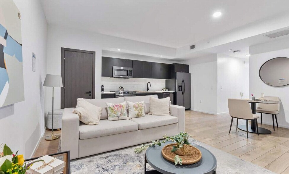 Building Photo - 398 NE 5th St