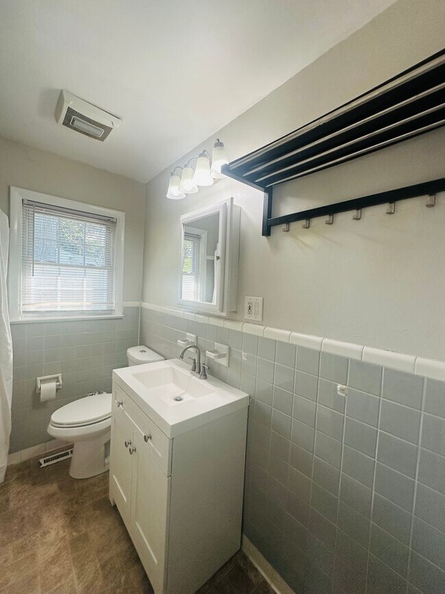 Building Photo - Charming 3 Bedroom Home in Fern Creek – Great Layout & Location