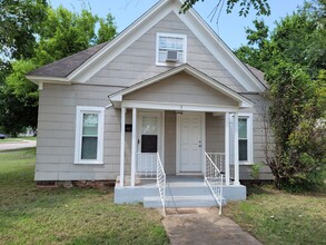 Building Photo - 3 bedroom 1 bathroom house in Edmond with central heat and air conditioning and washer/dryer hookup